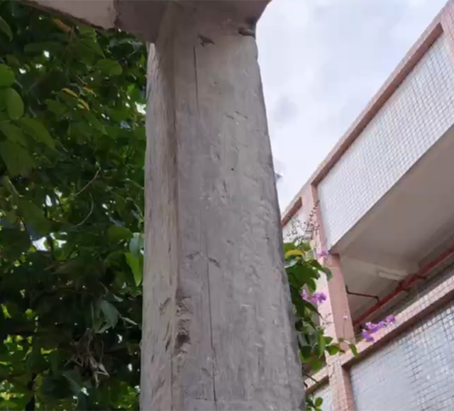 柱粘贴碳布加固